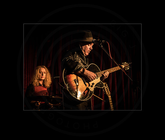 Dave Graney and the mistLY